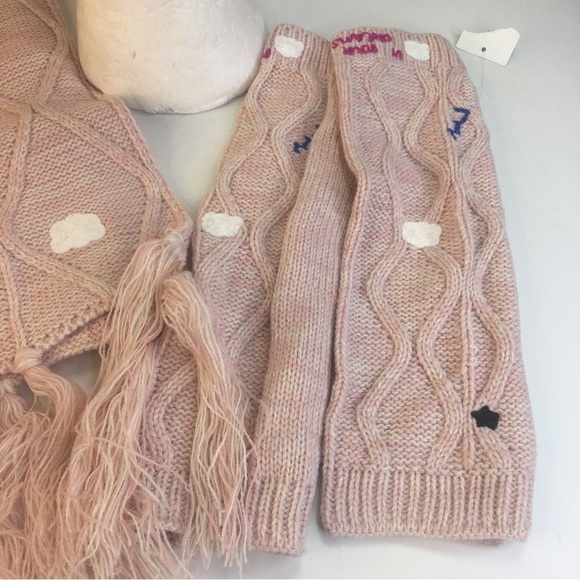 NEW Set in your dreams UO scarf Urban Outfitters Hat Scarf Fingerless Gloves - Picture 9 of 13